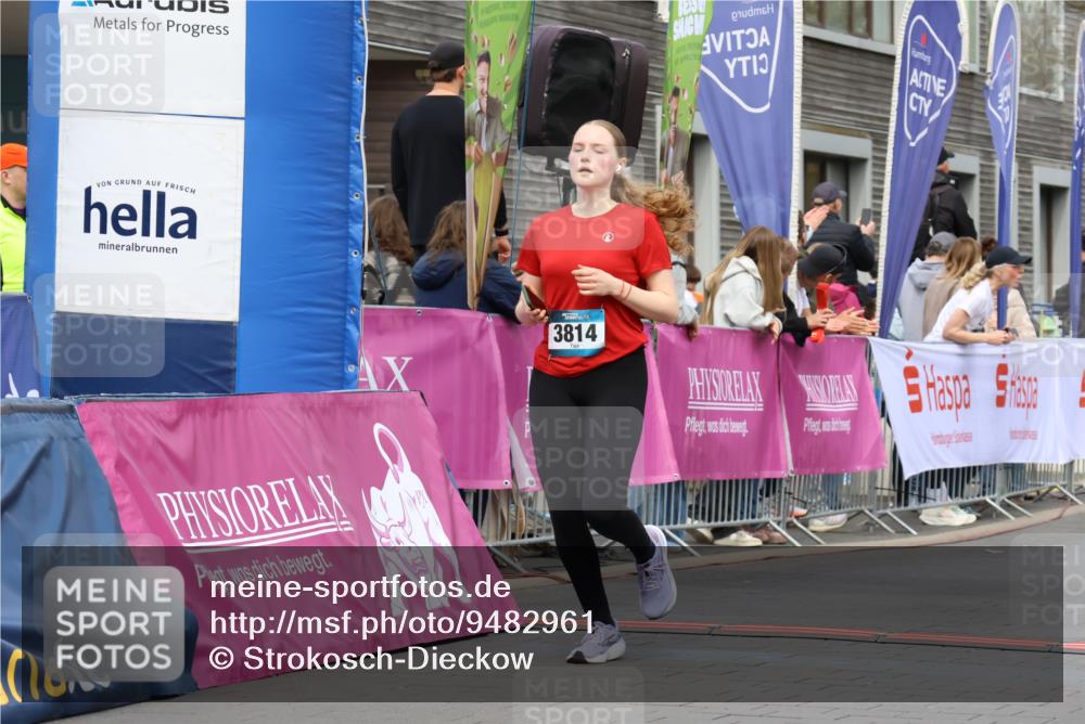 12.04.2026 - 45. Internationalen Wilhelmsburger Insellauf Strokosch-Dieckow http://msf.ph/oto/9482961 12.04.2026 13:23:57 Ziel 3471, 3814, 2716, 3730, 3353 meine-sportfotos.de