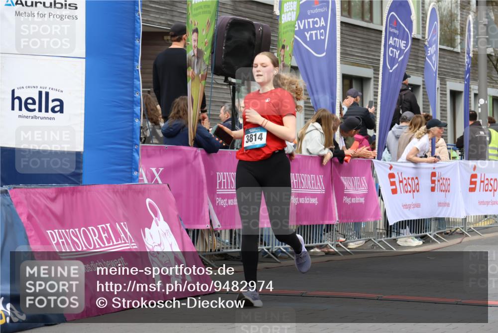 12.04.2026 - 45. Internationalen Wilhelmsburger Insellauf Strokosch-Dieckow http://msf.ph/oto/9482974 12.04.2026 13:23:57 Ziel 3471, 3814, 2716, 3730, 3353 meine-sportfotos.de