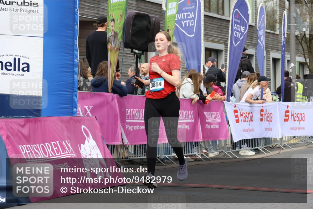 12.04.2026 - 45. Internationalen Wilhelmsburger Insellauf Strokosch-Dieckow http://msf.ph/oto/9482979 12.04.2026 13:23:56 Ziel 5505, 3471, 3814, 2716, 3730 meine-sportfotos.de