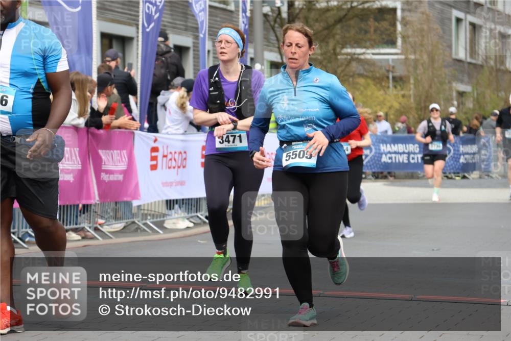 12.04.2026 - 45. Internationalen Wilhelmsburger Insellauf Strokosch-Dieckow http://msf.ph/oto/9482991 12.04.2026 13:23:53 Ziel 4176, 5505, 3471, 3814 meine-sportfotos.de