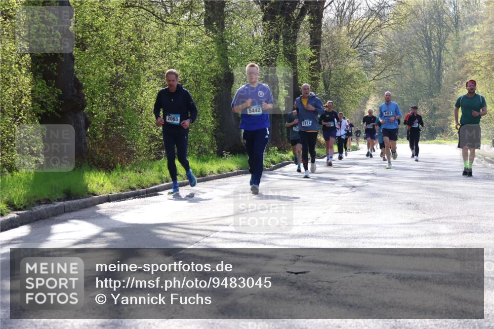12.04.2026 - 45. Internationalen Wilhelmsburger Insellauf Yannick Fuchs http://msf.ph/oto/9483045 12.04.2026 10:31:44 Laufen 5442, 2065, 5337, 4483 meine-sportfotos.de