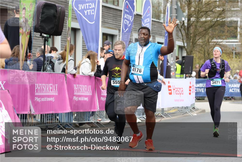 12.04.2026 - 45. Internationalen Wilhelmsburger Insellauf Strokosch-Dieckow http://msf.ph/oto/9483067 12.04.2026 13:23:50 Ziel 3498, 3478, 4176, 5505, 3471 meine-sportfotos.de