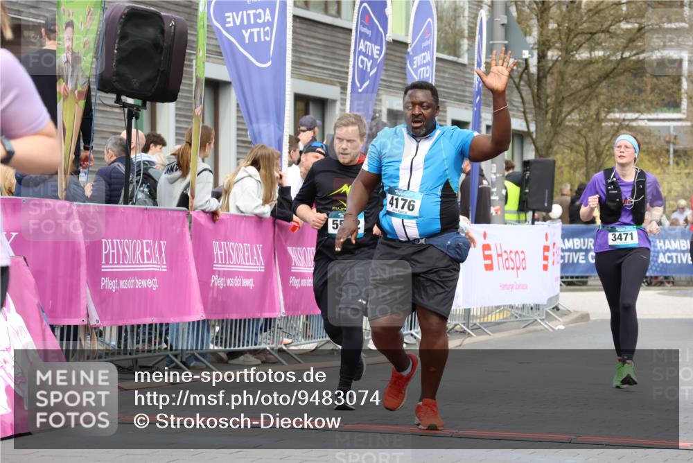 12.04.2026 - 45. Internationalen Wilhelmsburger Insellauf Strokosch-Dieckow http://msf.ph/oto/9483074 12.04.2026 13:23:50 Ziel 3498, 3478, 4176, 5505, 3471 meine-sportfotos.de