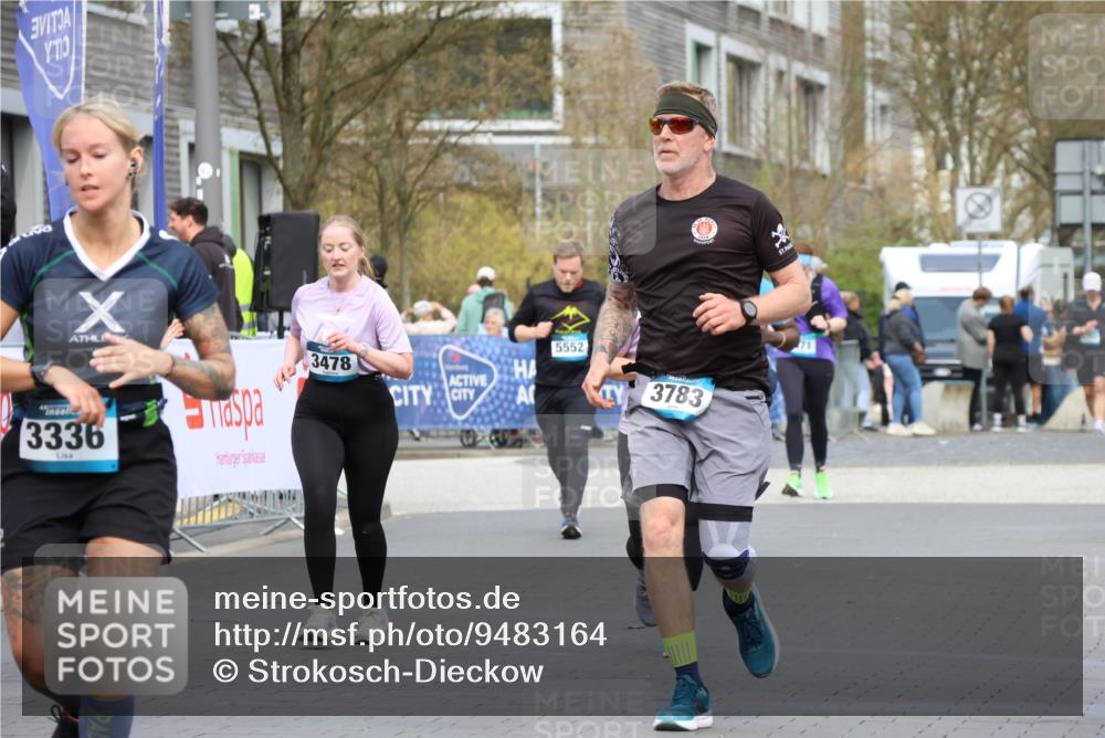 12.04.2026 - 45. Internationalen Wilhelmsburger Insellauf Strokosch-Dieckow http://msf.ph/oto/9483164 12.04.2026 13:23:44 Ziel 5223, 3336, 3783, 3498, 3478 meine-sportfotos.de