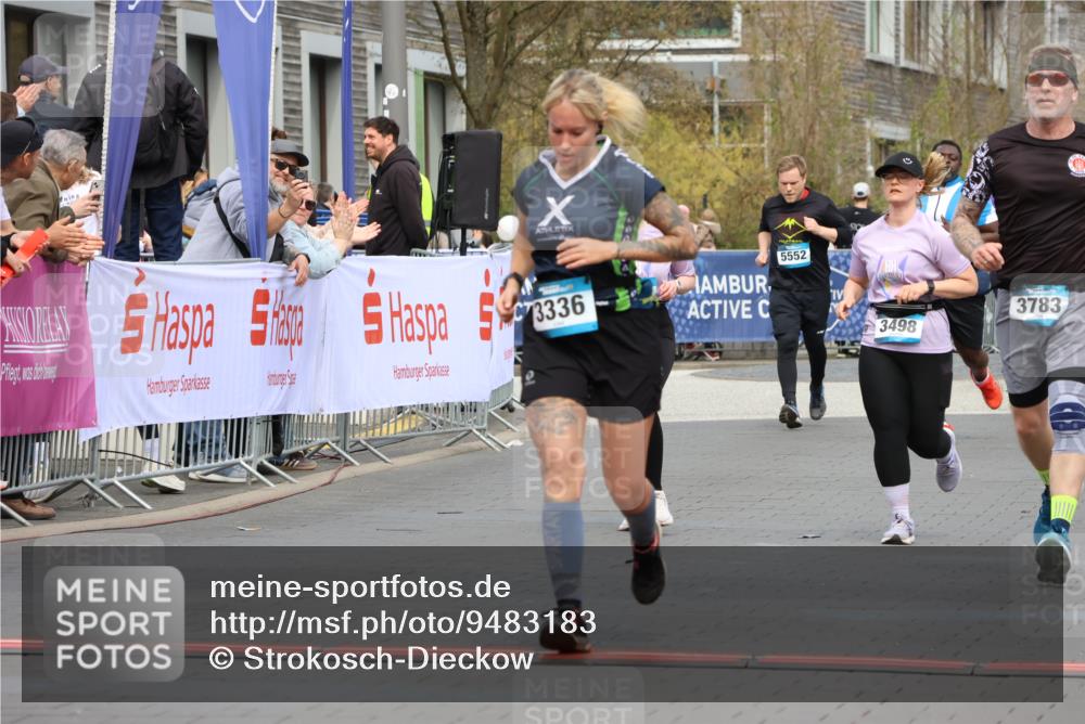 12.04.2026 - 45. Internationalen Wilhelmsburger Insellauf Strokosch-Dieckow http://msf.ph/oto/9483183 12.04.2026 13:23:43 Ziel 5223, 3336, 3783, 3498 meine-sportfotos.de