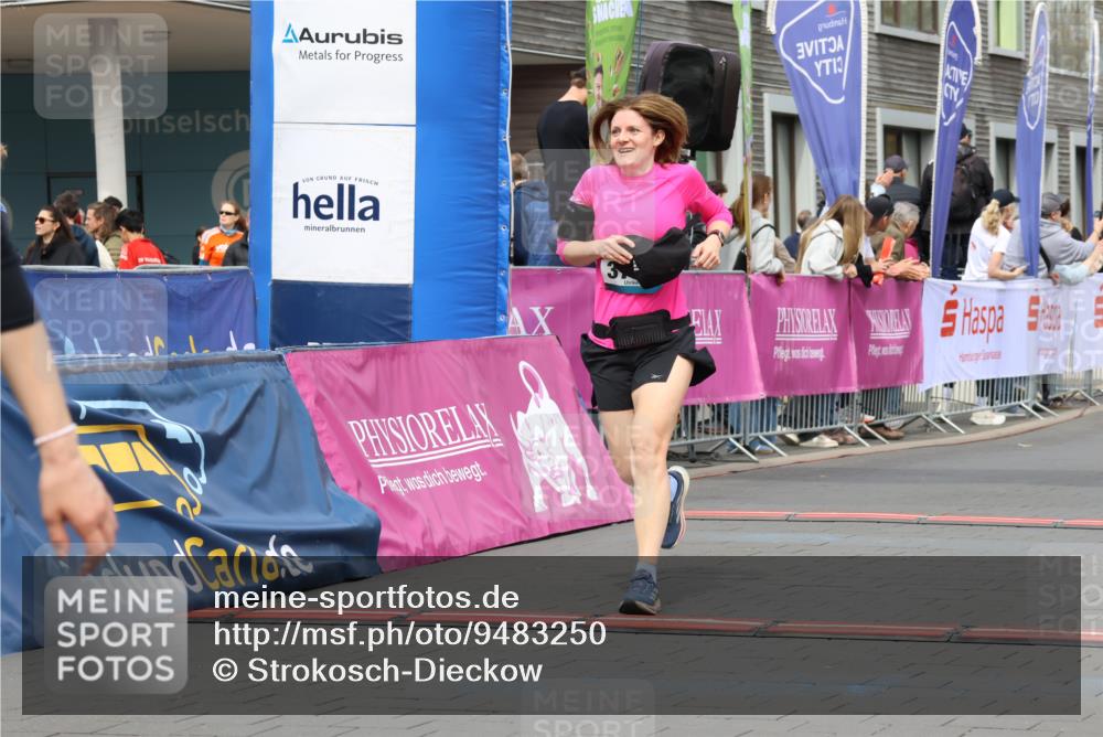 12.04.2026 - 45. Internationalen Wilhelmsburger Insellauf Strokosch-Dieckow http://msf.ph/oto/9483250 12.04.2026 13:23:34 Ziel 4708, 3774, 4358 meine-sportfotos.de