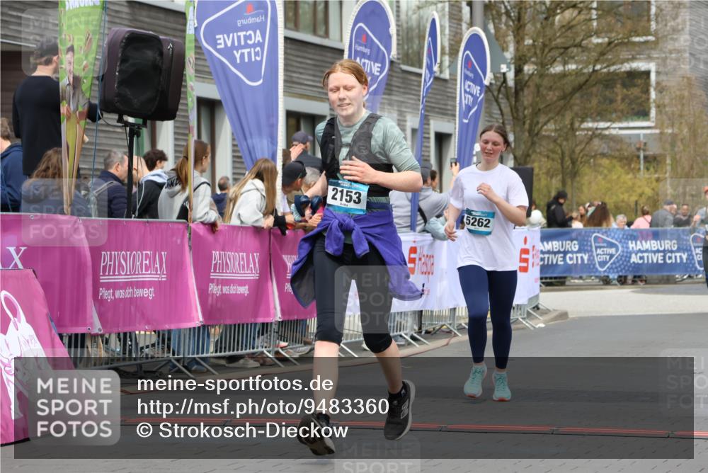 12.04.2026 - 45. Internationalen Wilhelmsburger Insellauf Strokosch-Dieckow http://msf.ph/oto/9483360 12.04.2026 13:23:23 Ziel 4557, 2153, 5262, 4593 meine-sportfotos.de
