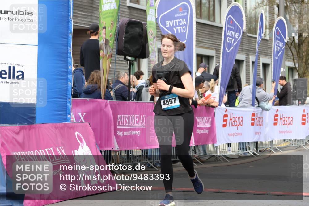 12.04.2026 - 45. Internationalen Wilhelmsburger Insellauf Strokosch-Dieckow http://msf.ph/oto/9483393 12.04.2026 13:23:21 Ziel 5314, 4557, 2153, 5262 meine-sportfotos.de