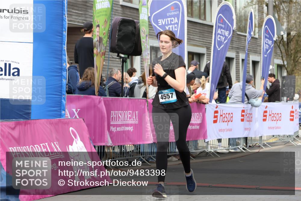 12.04.2026 - 45. Internationalen Wilhelmsburger Insellauf Strokosch-Dieckow http://msf.ph/oto/9483398 12.04.2026 13:23:21 Ziel 5314, 4557, 2153, 5262 meine-sportfotos.de