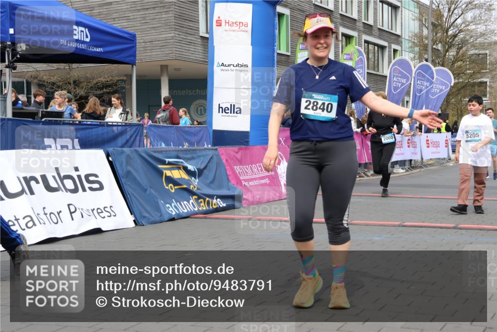 12.04.2026 - 45. Internationalen Wilhelmsburger Insellauf Strokosch-Dieckow http://msf.ph/oto/9483791 12.04.2026 13:22:32 Ziel 5462, 5205, 4809, 2002, 2332 meine-sportfotos.de