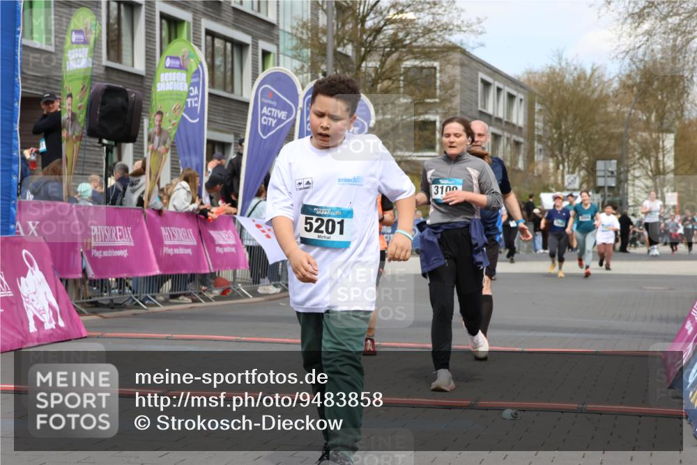 12.04.2026 - 45. Internationalen Wilhelmsburger Insellauf Strokosch-Dieckow http://msf.ph/oto/9483858 12.04.2026 13:22:22 Ziel 5201, 3109, 4404, 4362, 2473, 2552, 2130 meine-sportfotos.de