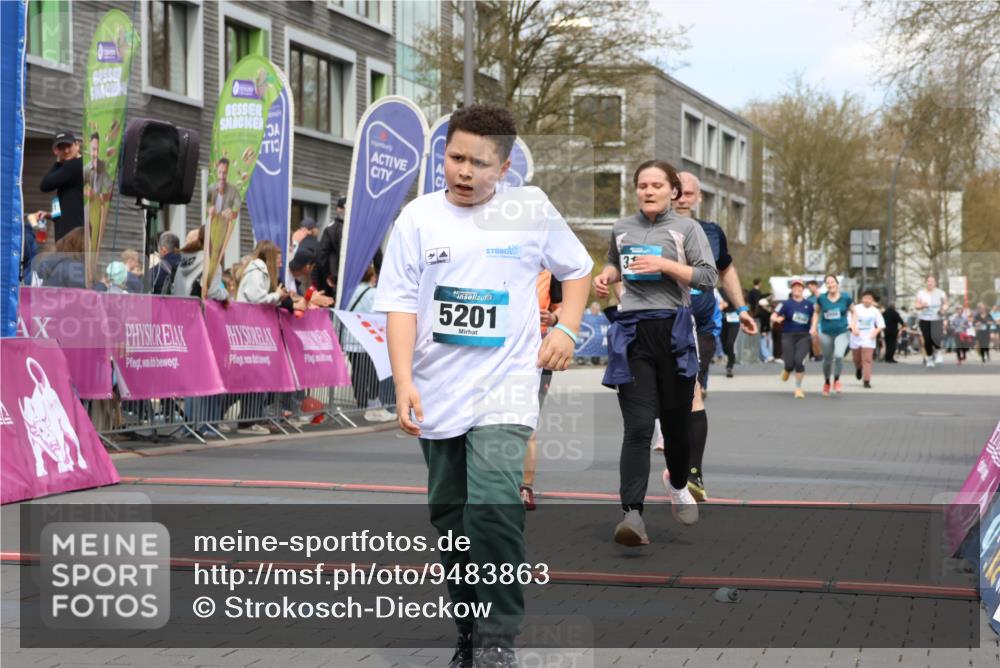 12.04.2026 - 45. Internationalen Wilhelmsburger Insellauf Strokosch-Dieckow http://msf.ph/oto/9483863 12.04.2026 13:22:21 Ziel 5201, 3109, 4404, 4362, 2473, 2552, 2130 meine-sportfotos.de