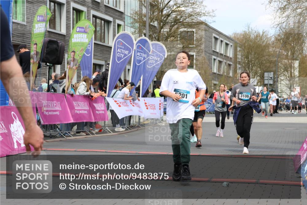 12.04.2026 - 45. Internationalen Wilhelmsburger Insellauf Strokosch-Dieckow http://msf.ph/oto/9483875 12.04.2026 13:22:20 Ziel 3251, 5201, 3109, 4404, 4362, 2473, 2552 meine-sportfotos.de