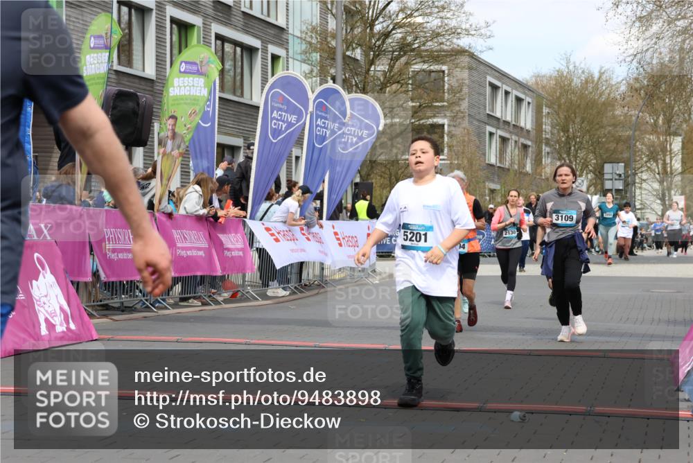 12.04.2026 - 45. Internationalen Wilhelmsburger Insellauf Strokosch-Dieckow http://msf.ph/oto/9483898 12.04.2026 13:22:20 Ziel 3251, 5201, 3109, 4404, 4362, 2473, 2552 meine-sportfotos.de