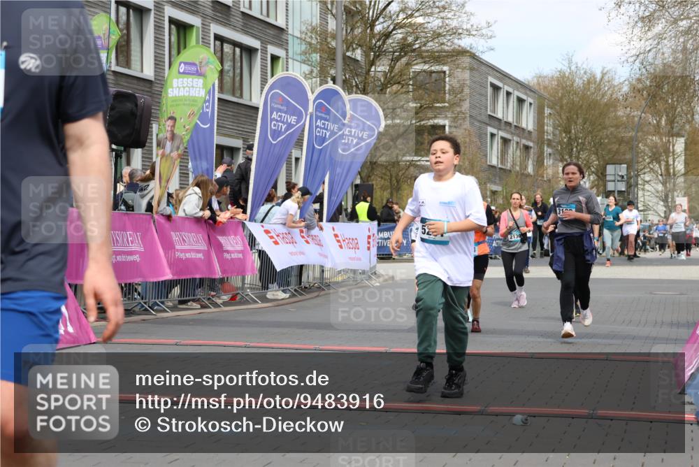 12.04.2026 - 45. Internationalen Wilhelmsburger Insellauf Strokosch-Dieckow http://msf.ph/oto/9483916 12.04.2026 13:22:19 Ziel 2628, 3251, 5201, 3109, 4404, 4362, 2473 meine-sportfotos.de