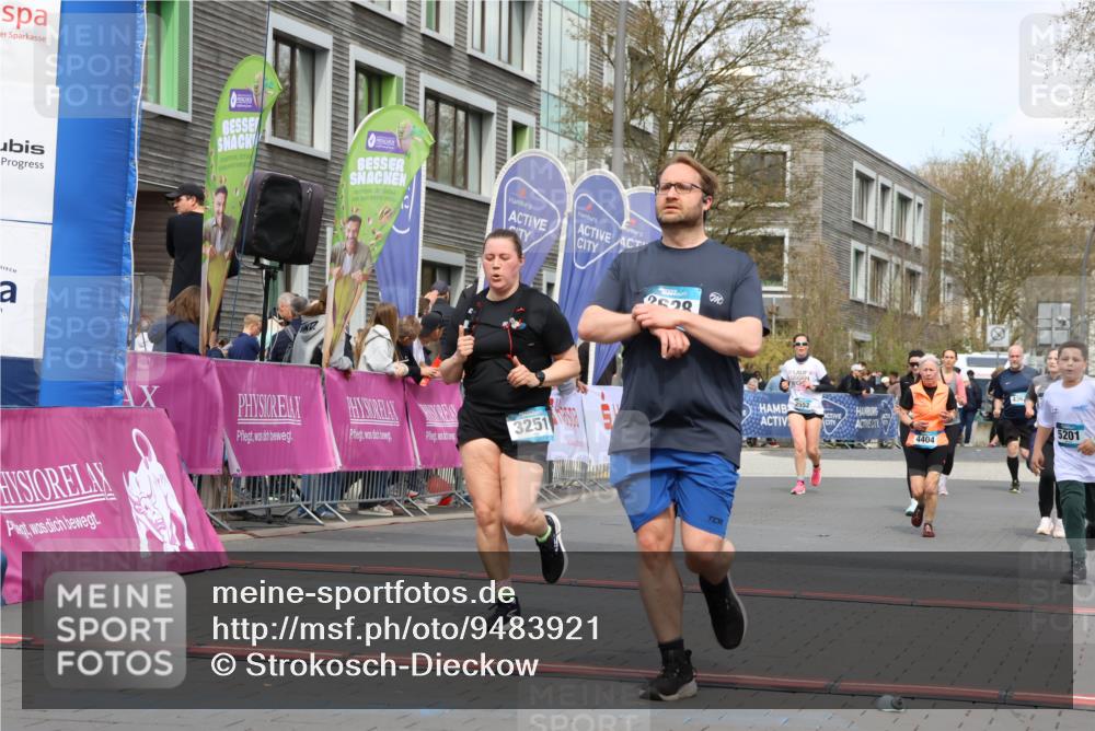 12.04.2026 - 45. Internationalen Wilhelmsburger Insellauf Strokosch-Dieckow http://msf.ph/oto/9483921 12.04.2026 13:22:17 Ziel 3676, 2628, 3251, 5201, 3109, 4404 meine-sportfotos.de