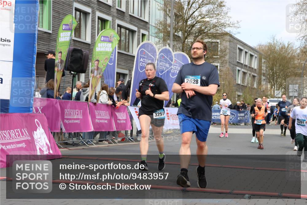 12.04.2026 - 45. Internationalen Wilhelmsburger Insellauf Strokosch-Dieckow http://msf.ph/oto/9483957 12.04.2026 13:22:17 Ziel 3676, 2628, 3251, 5201, 3109, 4404 meine-sportfotos.de