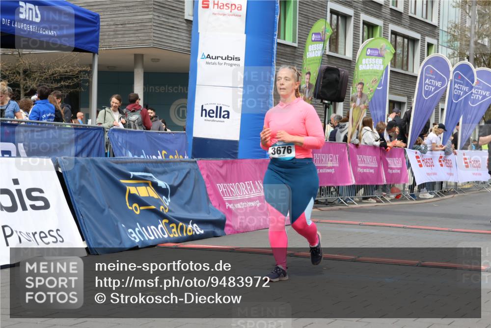 12.04.2026 - 45. Internationalen Wilhelmsburger Insellauf Strokosch-Dieckow http://msf.ph/oto/9483972 12.04.2026 13:22:15 Ziel 3676, 2628, 3251, 5201 meine-sportfotos.de