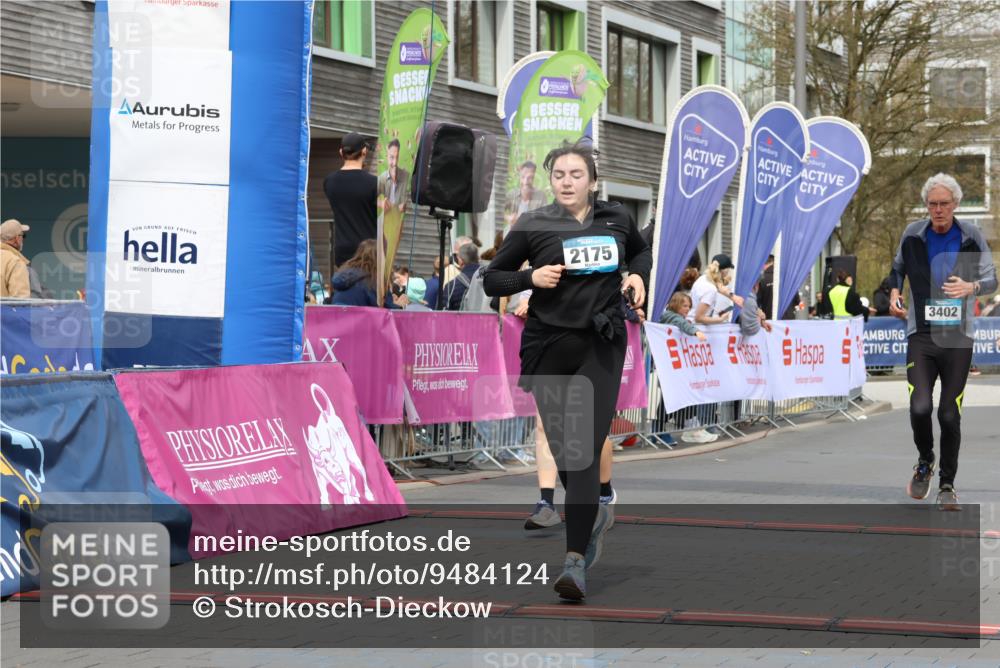 12.04.2026 - 45. Internationalen Wilhelmsburger Insellauf Strokosch-Dieckow http://msf.ph/oto/9484124 12.04.2026 13:22:00 Ziel 4800, 4047, 2175, 3402 meine-sportfotos.de