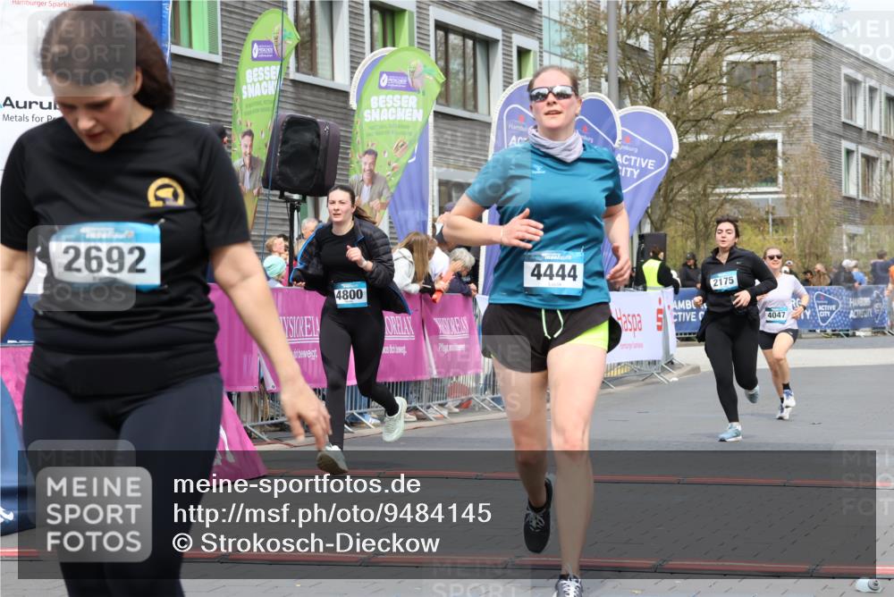 12.04.2026 - 45. Internationalen Wilhelmsburger Insellauf Strokosch-Dieckow http://msf.ph/oto/9484145 12.04.2026 13:21:56 Ziel 2692, 4444, 4800, 4047, 2175 meine-sportfotos.de