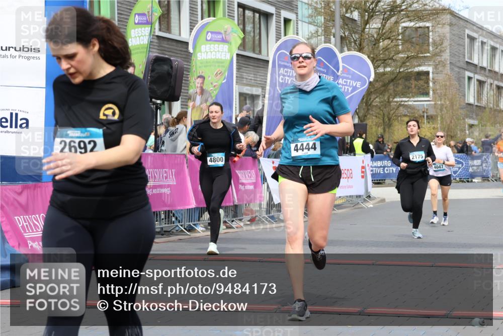 12.04.2026 - 45. Internationalen Wilhelmsburger Insellauf Strokosch-Dieckow http://msf.ph/oto/9484173 12.04.2026 13:21:56 Ziel 2692, 4444, 4800, 4047, 2175 meine-sportfotos.de