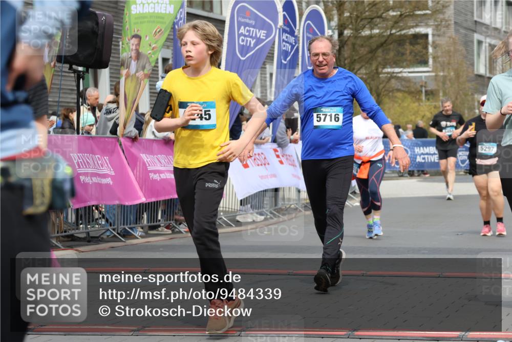 12.04.2026 - 45. Internationalen Wilhelmsburger Insellauf Strokosch-Dieckow http://msf.ph/oto/9484339 12.04.2026 13:21:43 Ziel 2333, 4018, 5716, 4319 meine-sportfotos.de