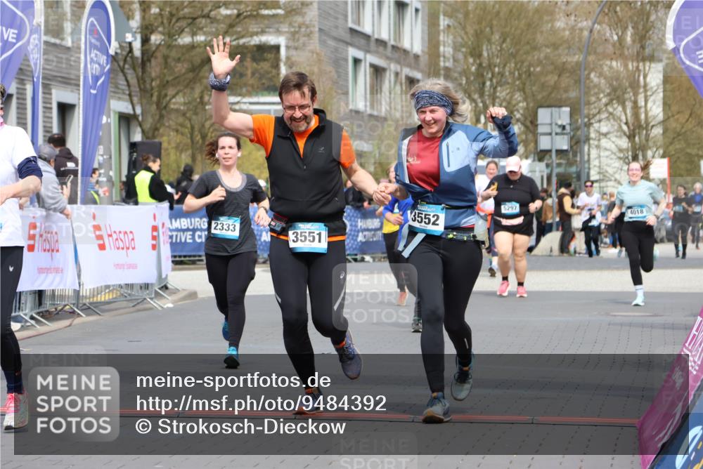 12.04.2026 - 45. Internationalen Wilhelmsburger Insellauf Strokosch-Dieckow http://msf.ph/oto/9484392 12.04.2026 13:21:37 Ziel 2101, 4417, 3552, 3551, 2333 meine-sportfotos.de