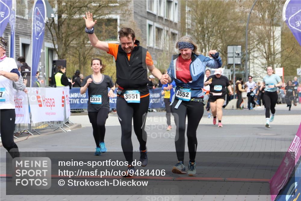 12.04.2026 - 45. Internationalen Wilhelmsburger Insellauf Strokosch-Dieckow http://msf.ph/oto/9484406 12.04.2026 13:21:37 Ziel 2101, 4417, 3552, 3551, 2333 meine-sportfotos.de