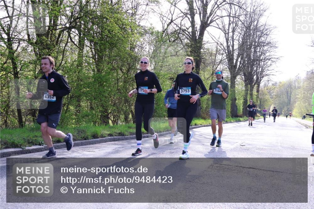 12.04.2026 - 45. Internationalen Wilhelmsburger Insellauf Yannick Fuchs http://msf.ph/oto/9484423 12.04.2026 10:45:59 Laufen 375, 4352, 28, 3753, 28, 2164 meine-sportfotos.de