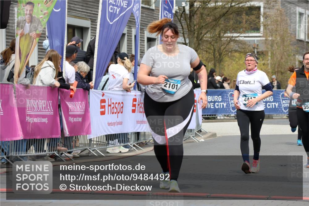 12.04.2026 - 45. Internationalen Wilhelmsburger Insellauf Strokosch-Dieckow http://msf.ph/oto/9484492 12.04.2026 13:21:34 Ziel 2363, 2101, 4417, 3552, 3551 meine-sportfotos.de