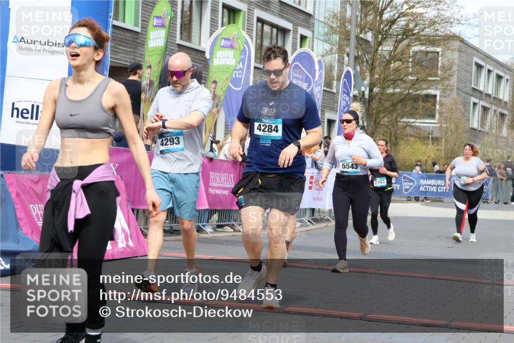 12.04.2026 - 45. Internationalen Wilhelmsburger Insellauf Strokosch-Dieckow http://msf.ph/oto/9484553 12.04.2026 13:21:28 Ziel 4341, 5633, 4284, 4293, 5543, 2363 meine-sportfotos.de