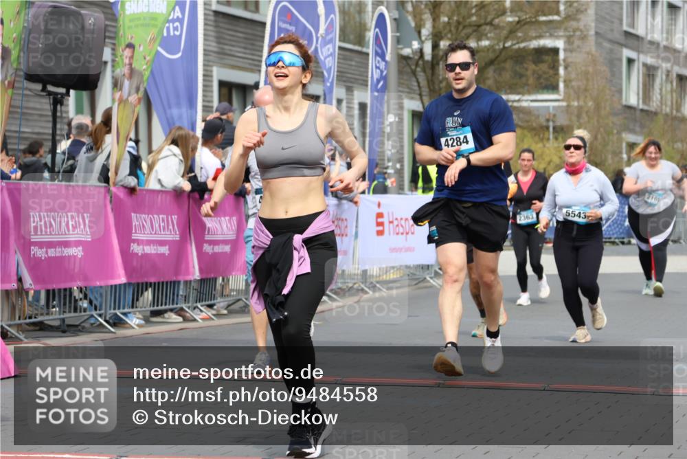 12.04.2026 - 45. Internationalen Wilhelmsburger Insellauf Strokosch-Dieckow http://msf.ph/oto/9484558 12.04.2026 13:21:26 Ziel 4341, 5633, 4284, 4293, 5543 meine-sportfotos.de