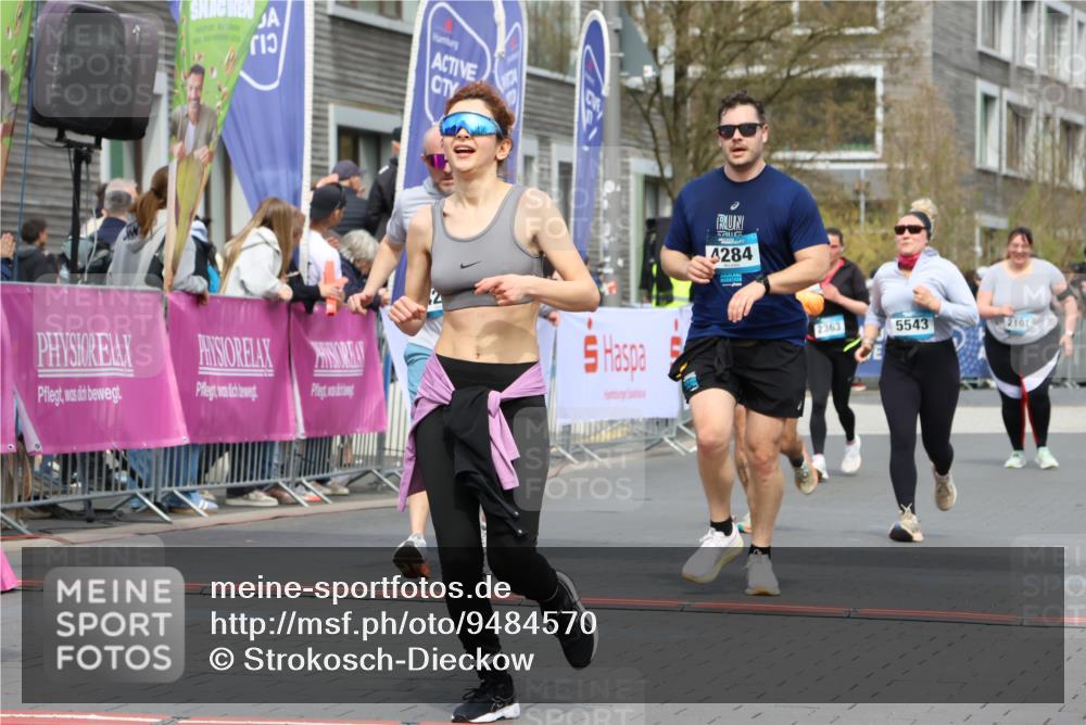 12.04.2026 - 45. Internationalen Wilhelmsburger Insellauf Strokosch-Dieckow http://msf.ph/oto/9484570 12.04.2026 13:21:26 Ziel 4341, 5633, 4284, 4293, 5543 meine-sportfotos.de