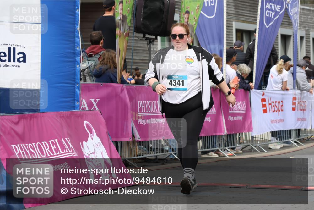 12.04.2026 - 45. Internationalen Wilhelmsburger Insellauf Strokosch-Dieckow http://msf.ph/oto/9484610 12.04.2026 13:21:24 Ziel 4341, 5633, 4284, 4293 meine-sportfotos.de