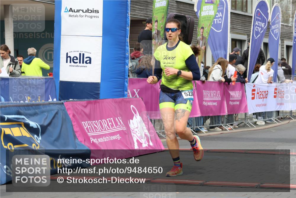 12.04.2026 - 45. Internationalen Wilhelmsburger Insellauf Strokosch-Dieckow http://msf.ph/oto/9484650 12.04.2026 13:21:15 Ziel 2013, 3233, 5230, 3766, 4103 meine-sportfotos.de