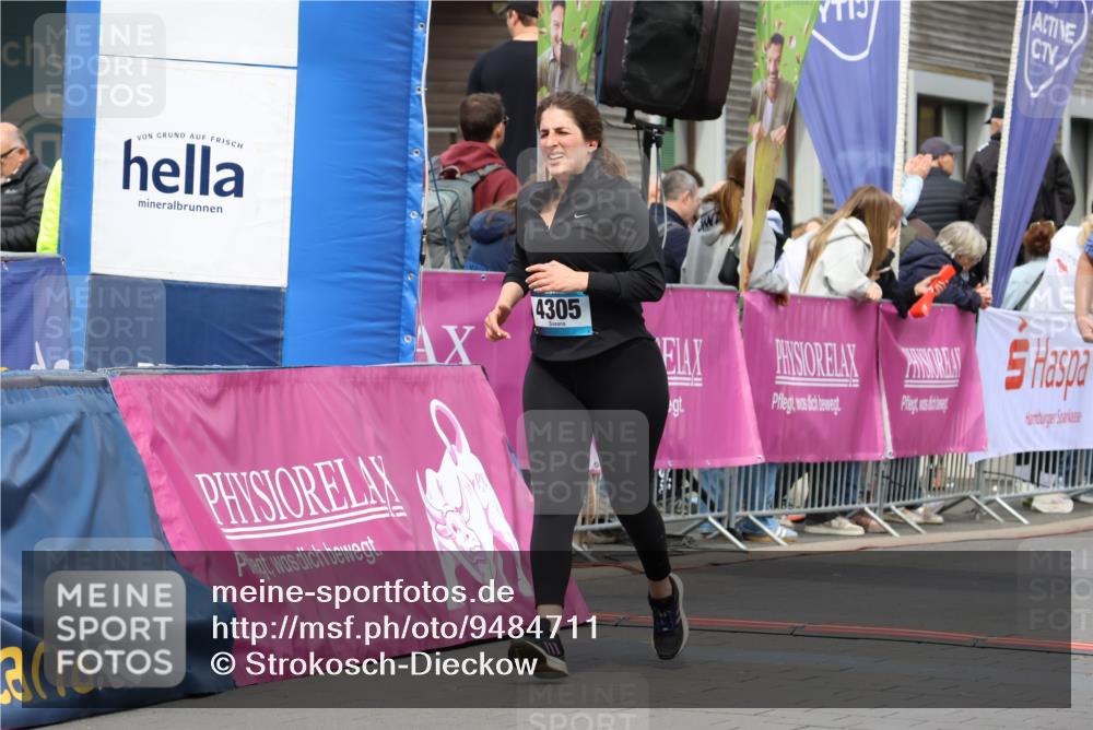 12.04.2026 - 45. Internationalen Wilhelmsburger Insellauf Strokosch-Dieckow http://msf.ph/oto/9484711 12.04.2026 13:21:10 Ziel 2469, 4305, 2013, 3233, 5230 meine-sportfotos.de