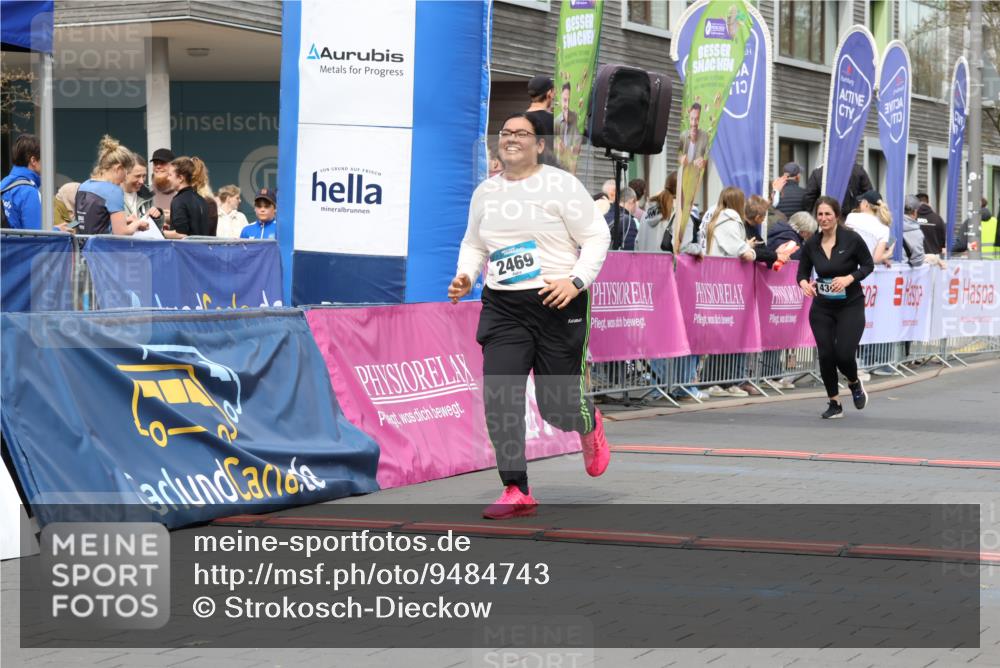 12.04.2026 - 45. Internationalen Wilhelmsburger Insellauf Strokosch-Dieckow http://msf.ph/oto/9484743 12.04.2026 13:21:08 Ziel 2469, 4305, 2013, 3233 meine-sportfotos.de