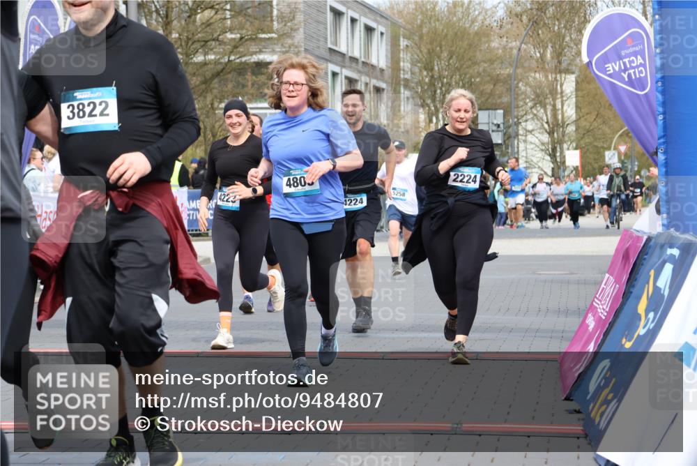 12.04.2026 - 45. Internationalen Wilhelmsburger Insellauf Strokosch-Dieckow http://msf.ph/oto/9484807 12.04.2026 13:20:58 Ziel 2247, 3203, 5342, 3822, 3821, 4999, 4803, 2224, 4223, 4224, 4954, 5258, 3284 meine-sportfotos.de