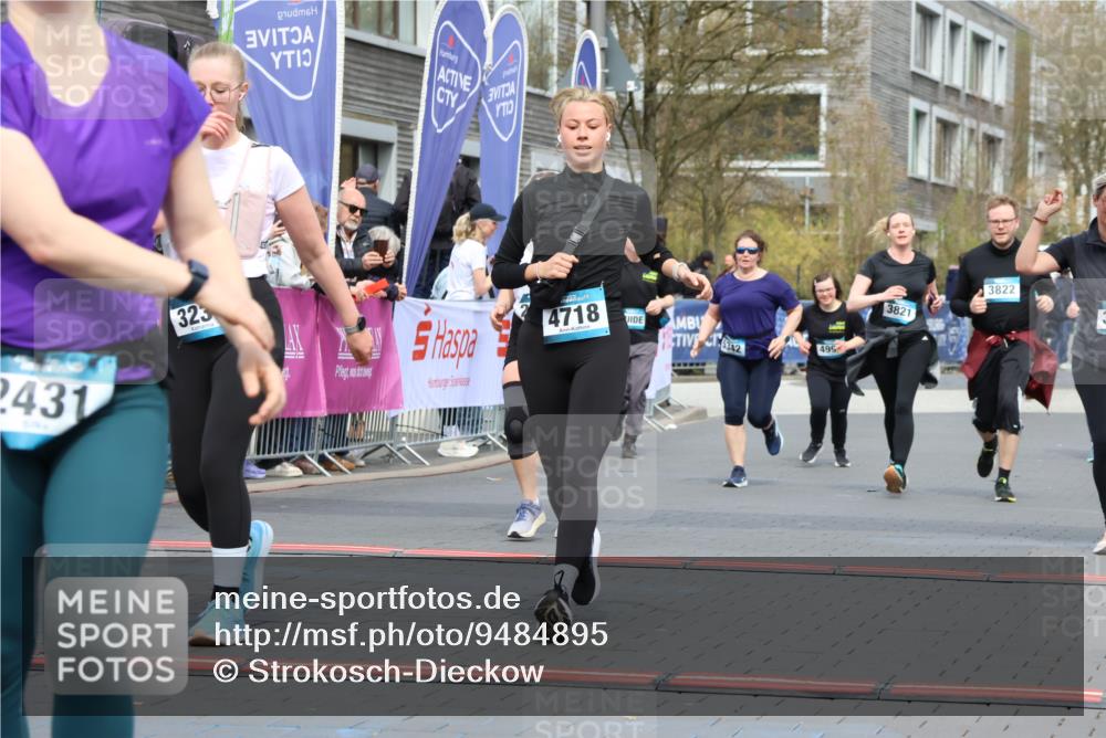 12.04.2026 - 45. Internationalen Wilhelmsburger Insellauf Strokosch-Dieckow http://msf.ph/oto/9484895 12.04.2026 13:20:53 Ziel 3236, 4718, 2247, 3203, 5342, 3822, 3821, 4999 meine-sportfotos.de