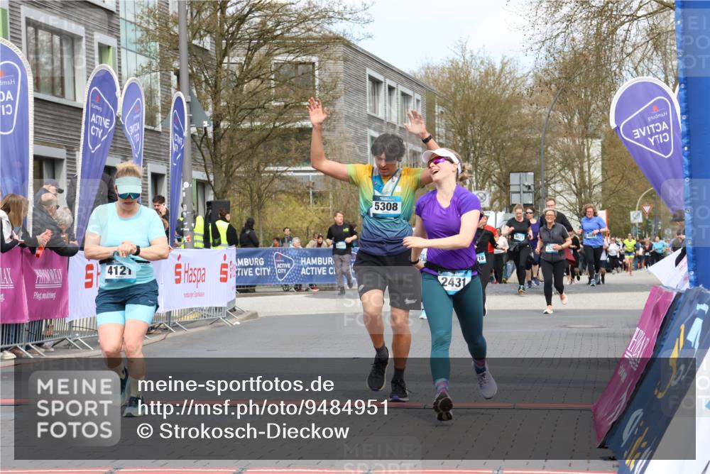 12.04.2026 - 45. Internationalen Wilhelmsburger Insellauf Strokosch-Dieckow http://msf.ph/oto/9484951 12.04.2026 13:20:46 Ziel 2431, 4121, 5308 meine-sportfotos.de