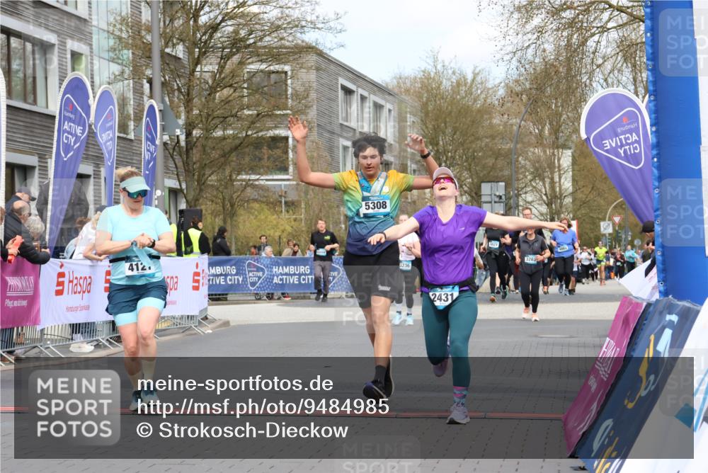 12.04.2026 - 45. Internationalen Wilhelmsburger Insellauf Strokosch-Dieckow http://msf.ph/oto/9484985 12.04.2026 13:20:46 Ziel 2431, 4121, 5308 meine-sportfotos.de