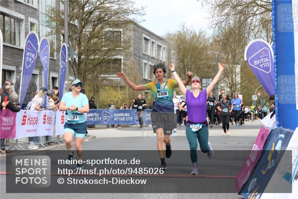 12.04.2026 - 45. Internationalen Wilhelmsburger Insellauf Strokosch-Dieckow http://msf.ph/oto/9485026 12.04.2026 13:20:46 Ziel 2431, 4121, 5308 meine-sportfotos.de