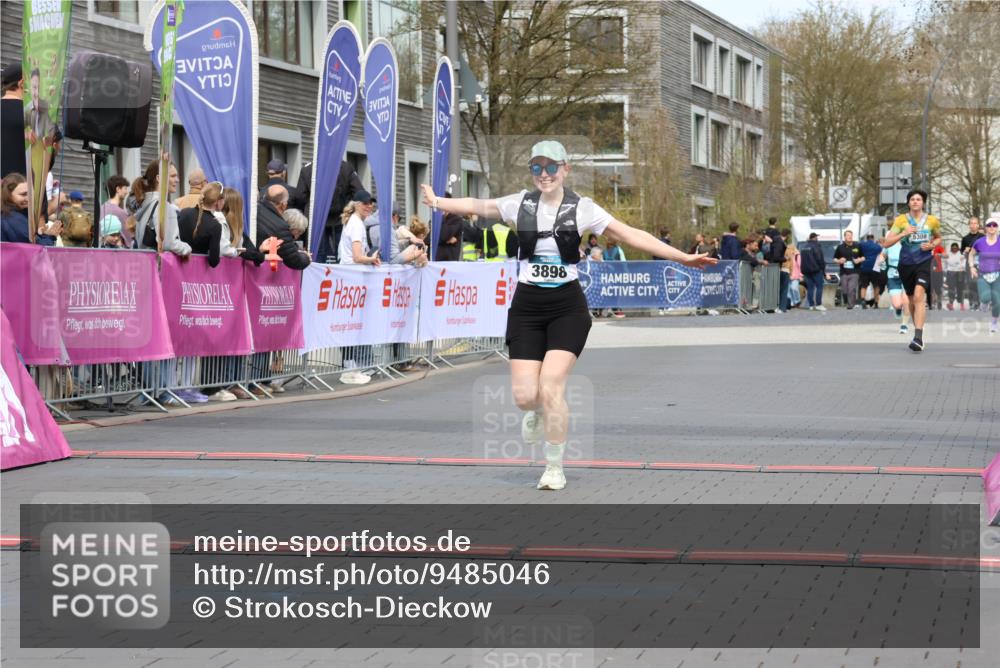 12.04.2026 - 45. Internationalen Wilhelmsburger Insellauf Strokosch-Dieckow http://msf.ph/oto/9485046 12.04.2026 13:20:40 Ziel 3898 meine-sportfotos.de