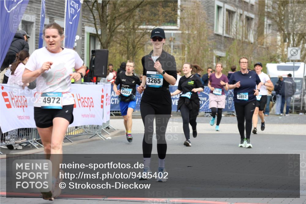 12.04.2026 - 45. Internationalen Wilhelmsburger Insellauf Strokosch-Dieckow http://msf.ph/oto/9485402 12.04.2026 13:20:07 Ziel 2799, 4972, 3265 meine-sportfotos.de