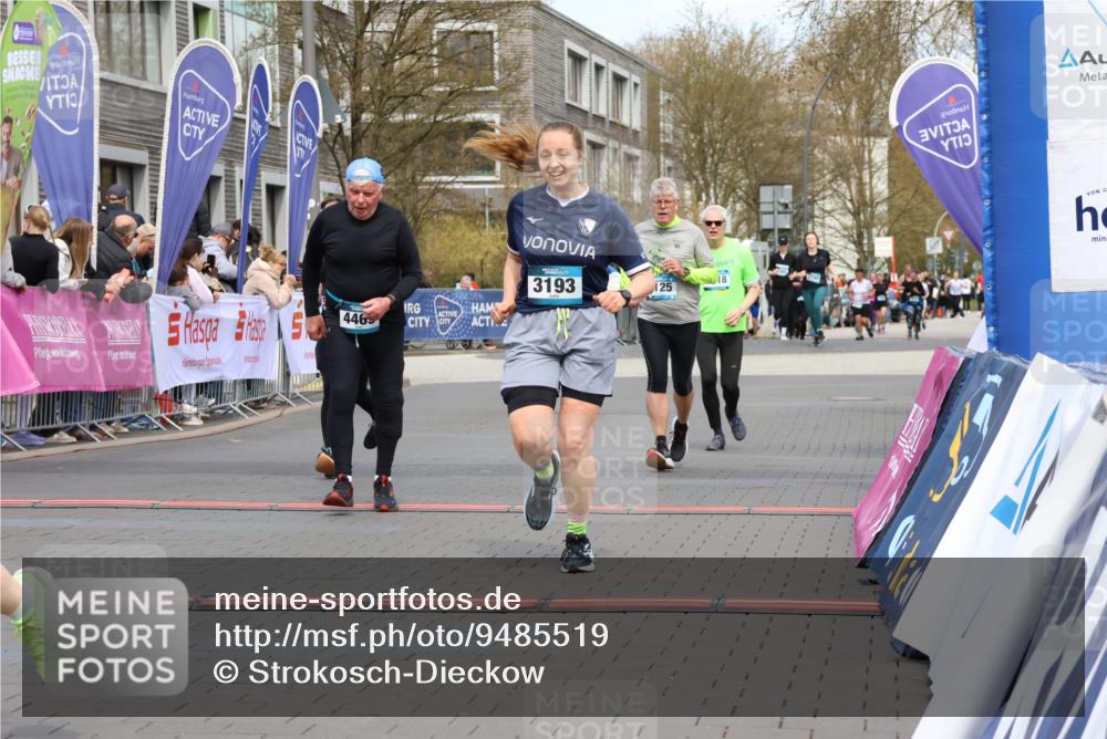 12.04.2026 - 45. Internationalen Wilhelmsburger Insellauf Strokosch-Dieckow http://msf.ph/oto/9485519 12.04.2026 13:19:56 Ziel 4594, 4984, 3927, 3193, 4469, 5327, 3125, 4518 meine-sportfotos.de