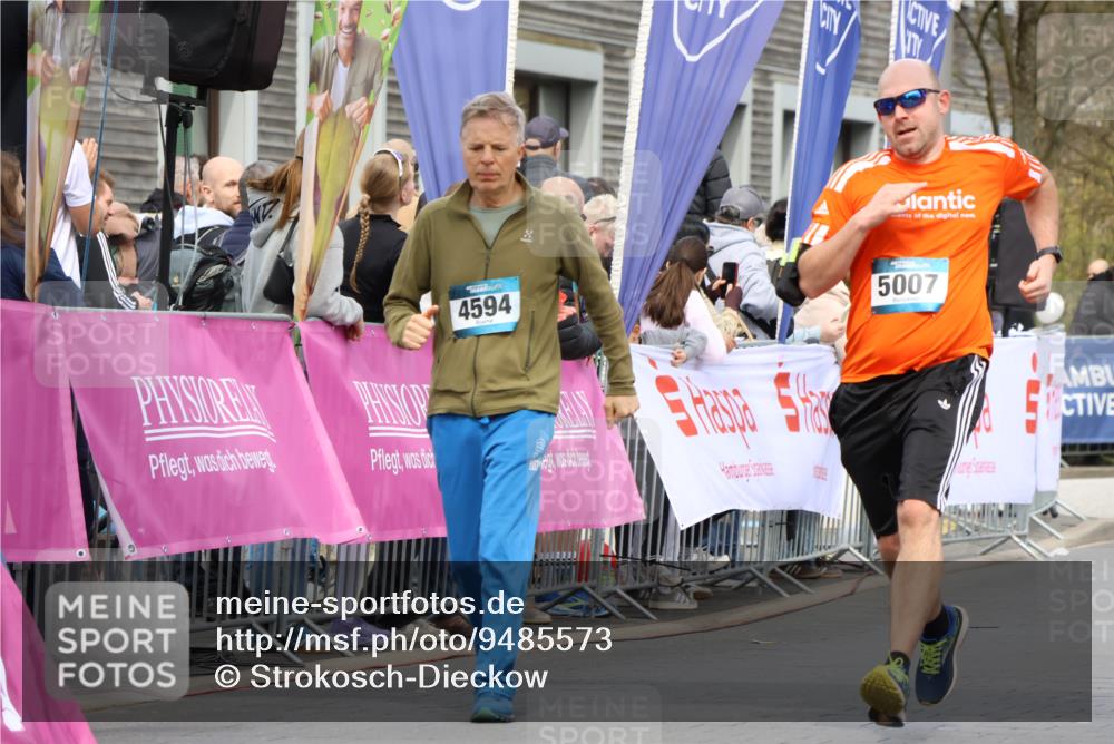 12.04.2026 - 45. Internationalen Wilhelmsburger Insellauf Strokosch-Dieckow http://msf.ph/oto/9485573 12.04.2026 13:19:50 Ziel 2027, 5007, 4594, 4984, 3927 meine-sportfotos.de