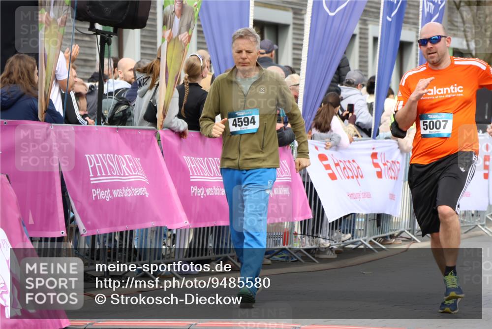 12.04.2026 - 45. Internationalen Wilhelmsburger Insellauf Strokosch-Dieckow http://msf.ph/oto/9485580 12.04.2026 13:19:50 Ziel 2027, 5007, 4594, 4984, 3927 meine-sportfotos.de