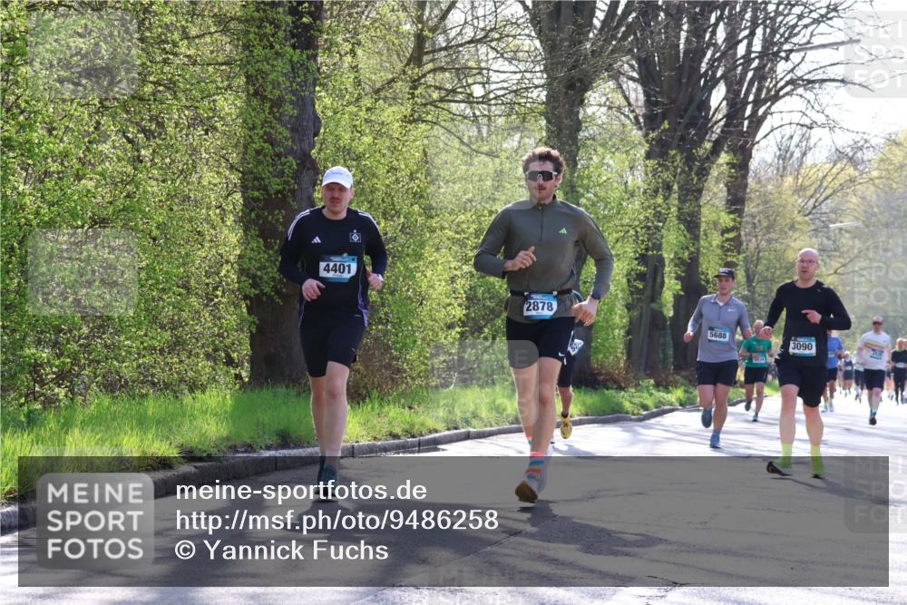 12.04.2026 - 45. Internationalen Wilhelmsburger Insellauf Yannick Fuchs http://msf.ph/oto/9486258 12.04.2026 10:30:01 Laufen 4401, 2878, 5688, 5634, 3090 meine-sportfotos.de