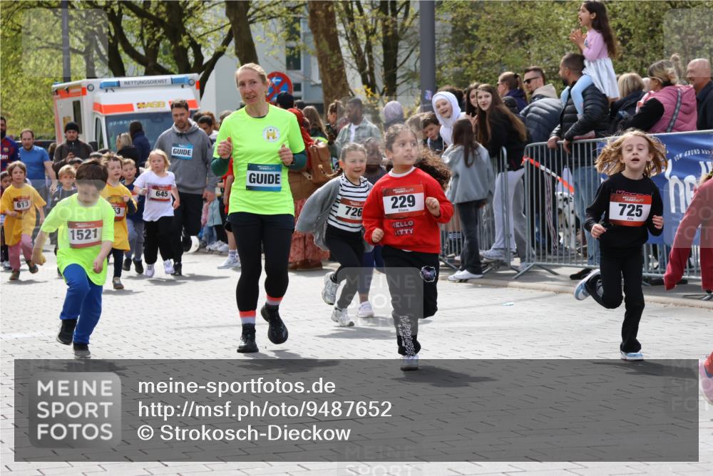 12.04.2026 - 45. Internationalen Wilhelmsburger Insellauf Strokosch-Dieckow http://msf.ph/oto/9487652 12.04.2026 14:10:32 Ziel 708, 615, 184, 187, 42, 706, 246, 243, 717, 724, 929, 722, 239, 704, 725, 1521, 714, 726, 229, 553, 204 meine-sportfotos.de