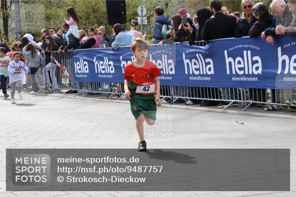 12.04.2026 - 45. Internationalen Wilhelmsburger Insellauf Strokosch-Dieckow http://msf.ph/oto/9487757 12.04.2026 14:10:27 Ziel 633, 963, 1513, 909, 708, 615, 184, 187, 42, 706, 246, 243, 717, 724, 929, 722, 239, 704 meine-sportfotos.de